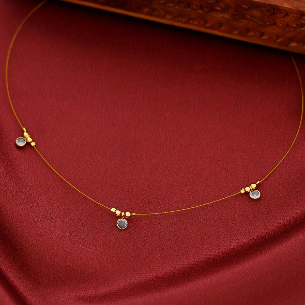 Collar de cuerda de piedra brillante triple