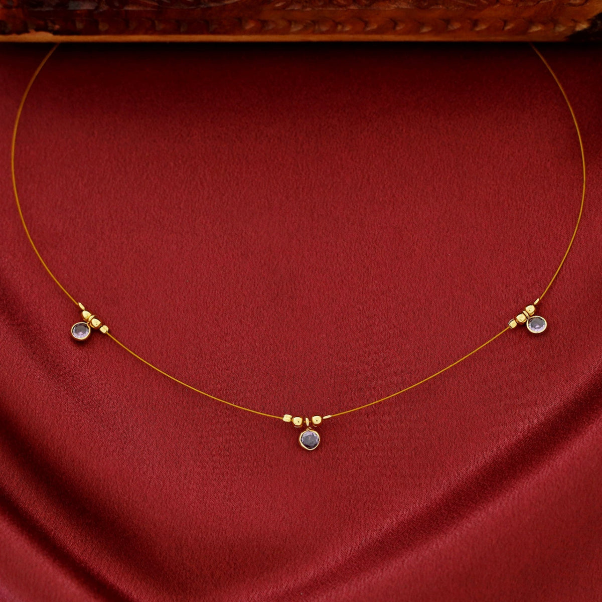 Collar de cuerda de piedra brillante triple