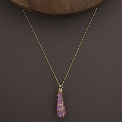 Collar de piedra teñida unida