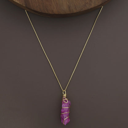Collar de piedra teñida unida