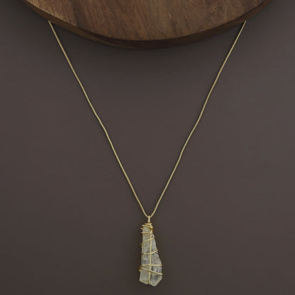 Collar de piedra teñida unida