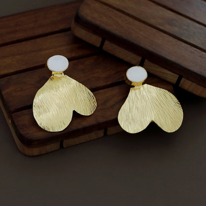 Pendiente de corazón dorado