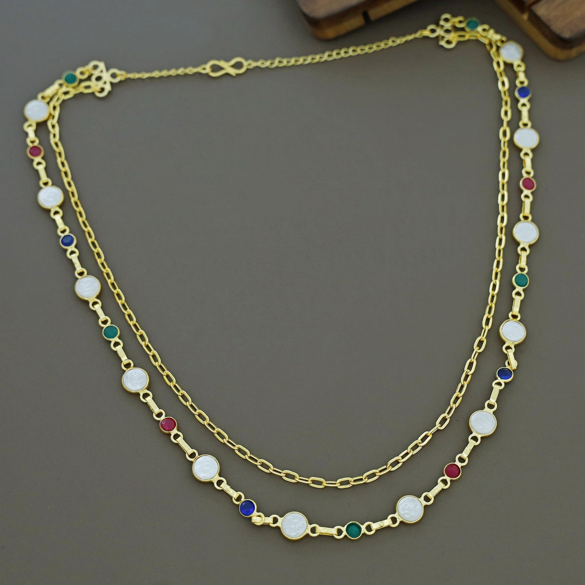 Collar barroco brillante